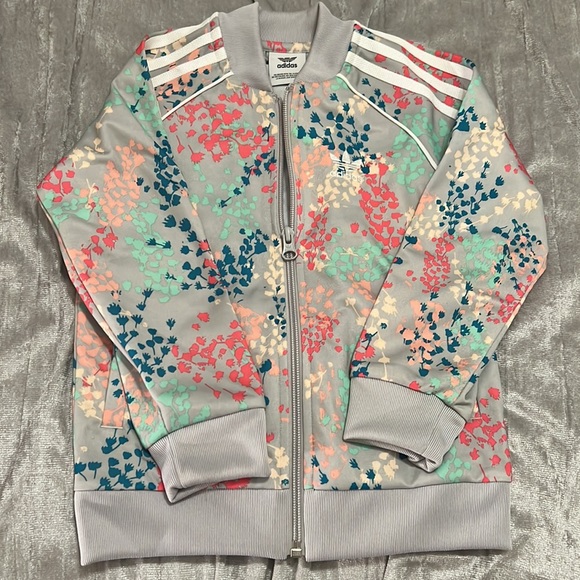 Girls gently used adidas tracksuit size 4-5y - Picture 2 of 7